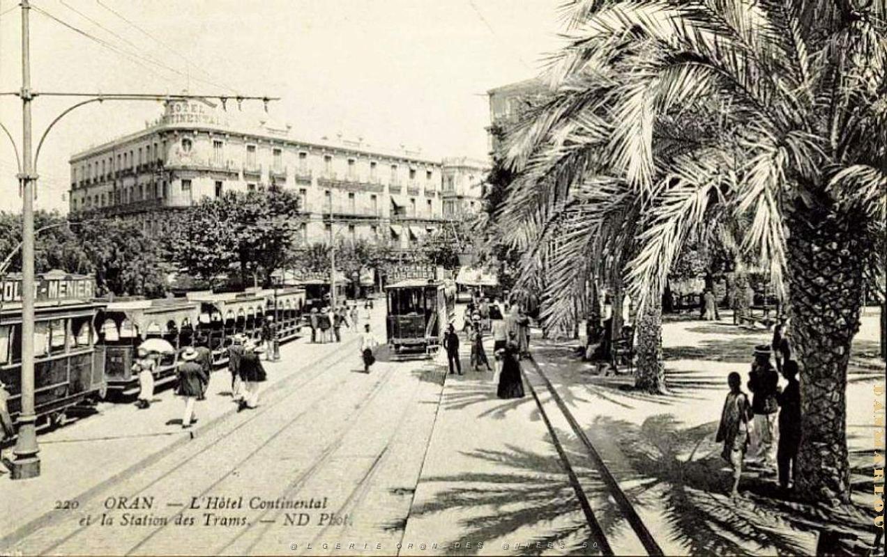 PA c- 006- Place d'Armes- trams et autobus.jpg